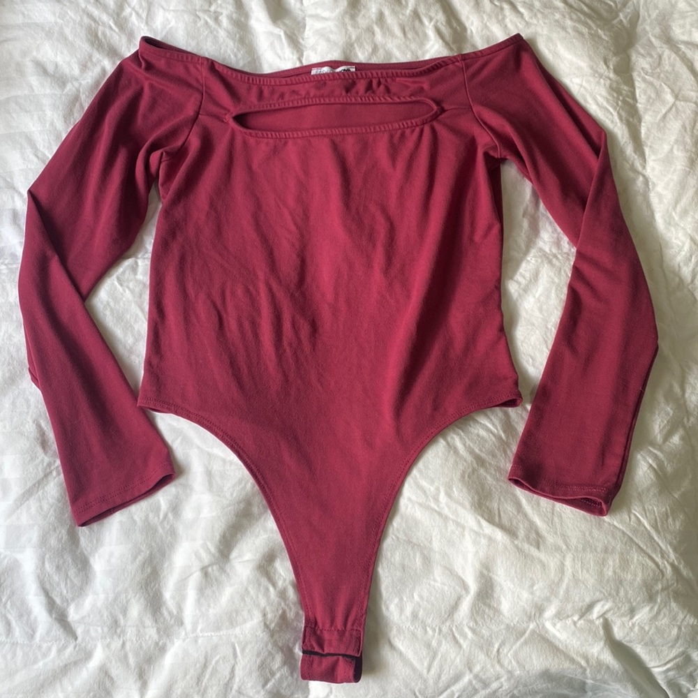 Off the shoulder body suit. Medium. Dark Rose